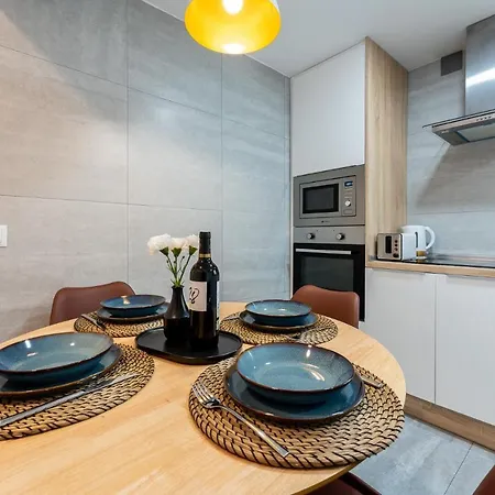 Beachfront Retreat Big Balcony And City Sea Views Appartement