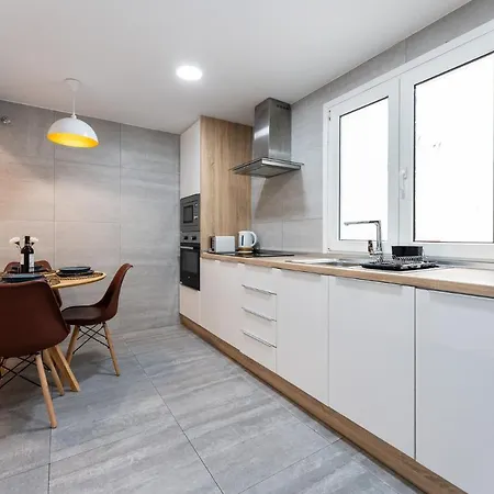 Appartement Beachfront Retreat Big Balcony And City Sea Views *