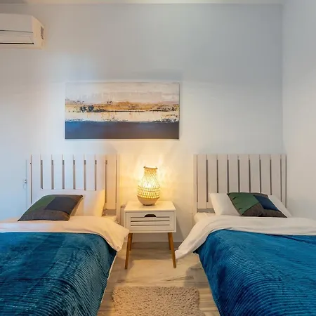 Beachfront Retreat Big Balcony And City Sea Views *