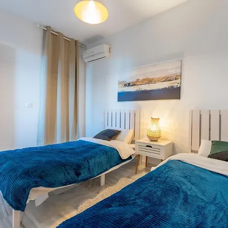 Apartment Beachfront Retreat Big Balcony And City Sea Views